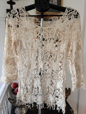 Anthro Finn & Clover Cream Crochet Floral Lace Tunic Top Size M